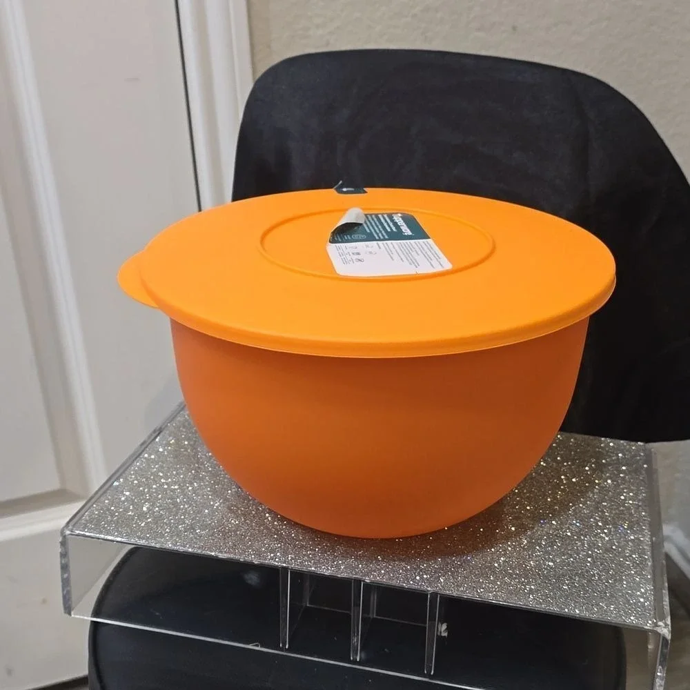 Tupperware Impressions Classic Bowl- 18 Cups